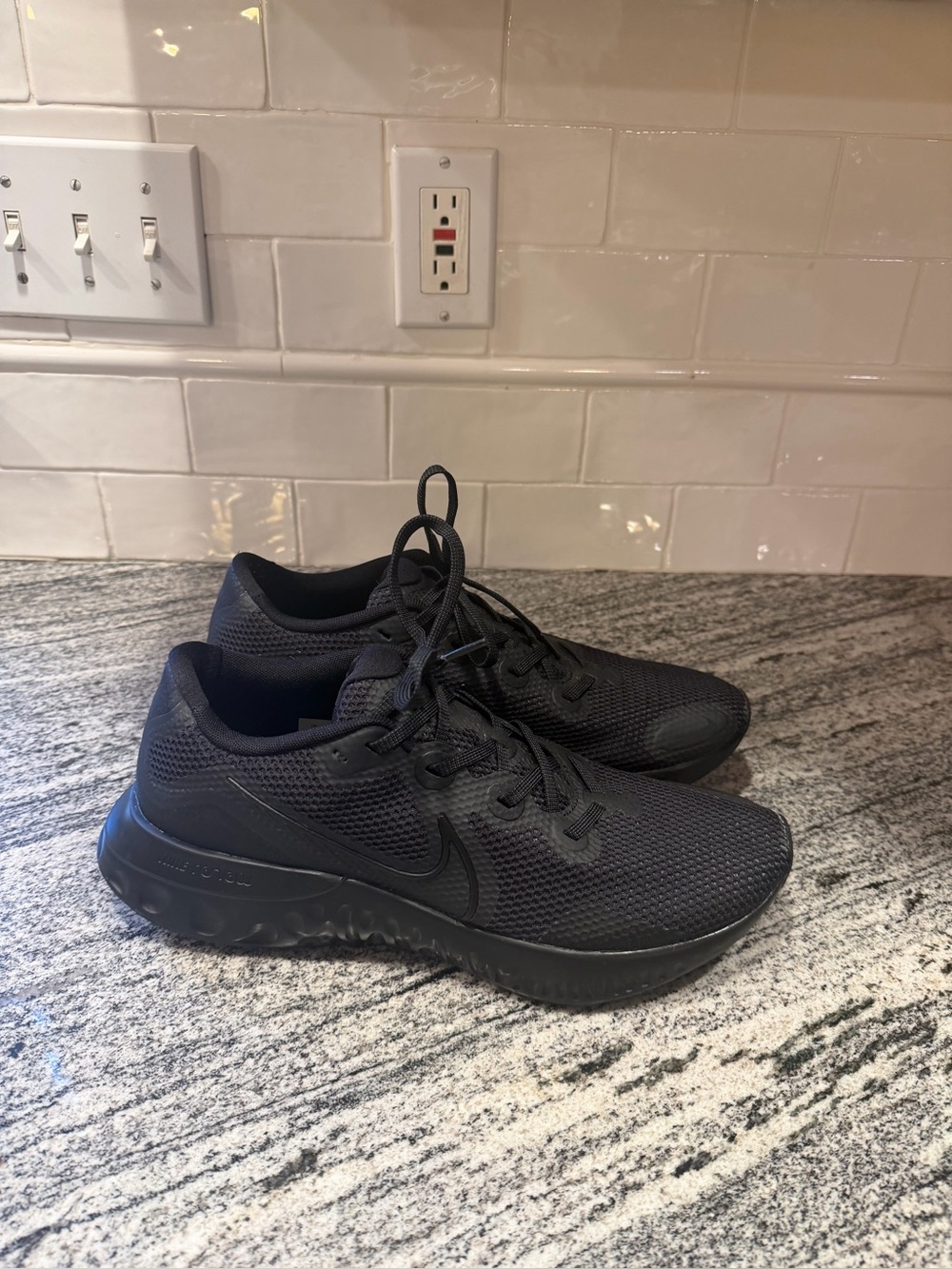 Mens Nike Renew Run Triple Black CK6357-010 Size 11